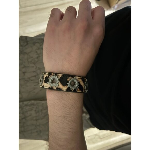 ROMANCATCHER Pow Bracelet in Leopard Print - Picture 2 of 6